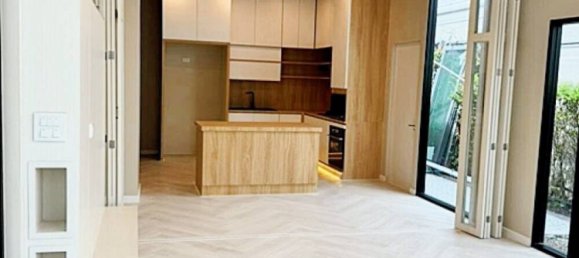 4 bedrooms Cafe / restaurant in Bangkok, Thailand No. 14321 10