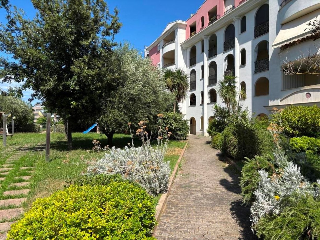 Квартира с 2 спальнями в Монтесильвано, Италия № 401171