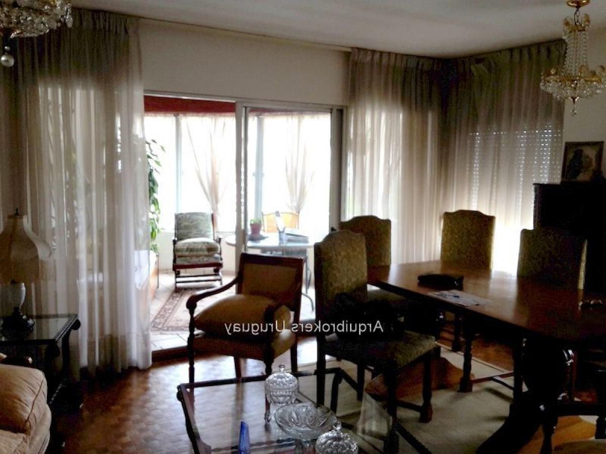 Apartamento de 2 dormitorios en Montevideo, Uruguay No. 3597
