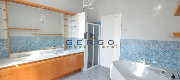 5 bedrooms Villa in Roncade, Italy No. 229520 16