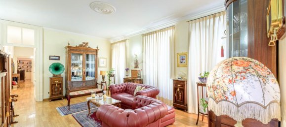 7 rooms Apartment in Rome, Italy No. 156807 3