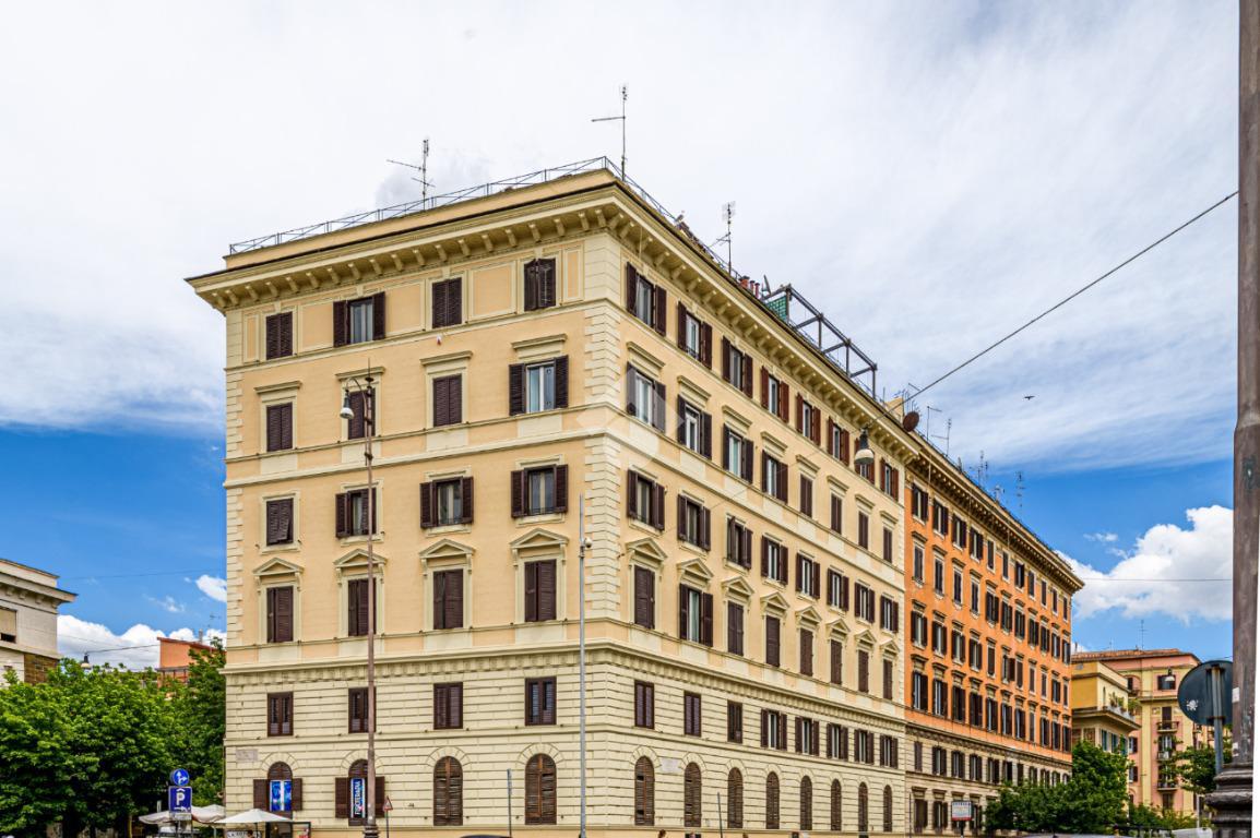 7 rooms Apartment in Rome, Italy No. 156807