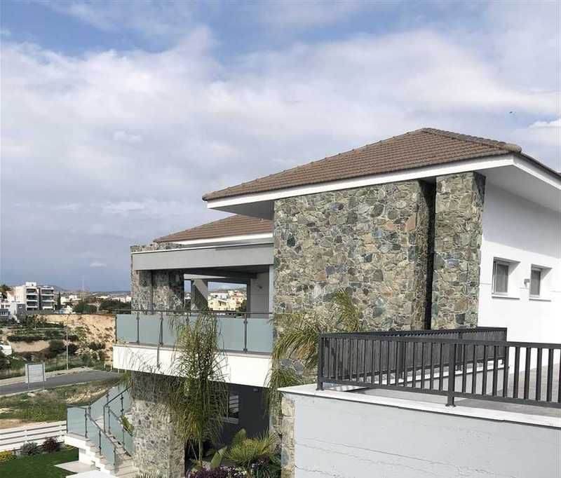 3 bedrooms Villa in Limassol, Cyprus No. 7580