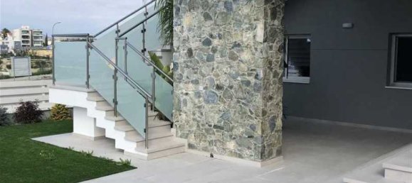 3 bedrooms Villa in Limassol, Cyprus No. 7580 2