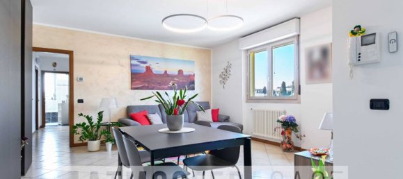 Квартира с 2 спальнями в Бергамо, Италия № 191140 2