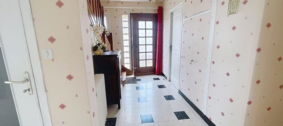 5 bedrooms House in Manche, France No. 356241 4