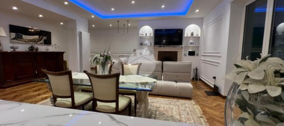 2 Schlafzimmer Wohnung in Naples, Italy, Nr. 329172 16