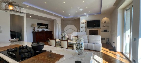 2 Schlafzimmer Wohnung in Naples, Italy, Nr. 329172 15