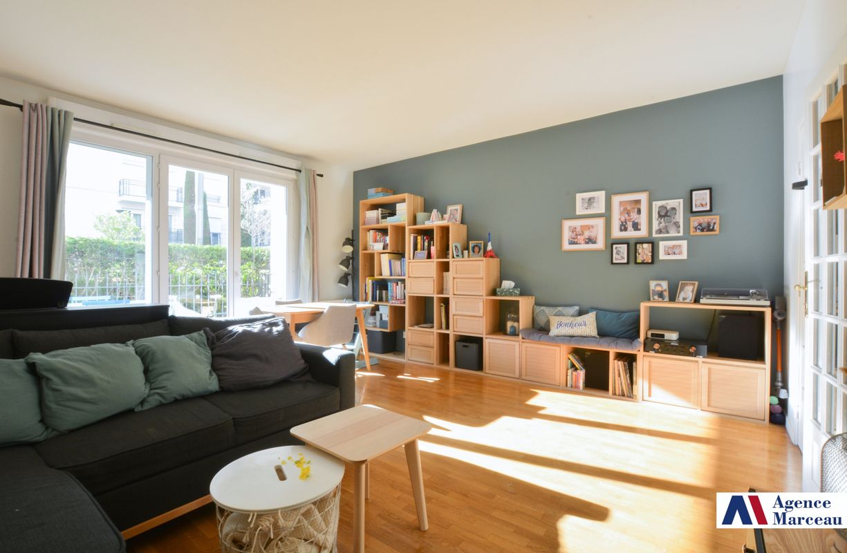 3 chambres Appartement à Courbevoie, France No. 129877