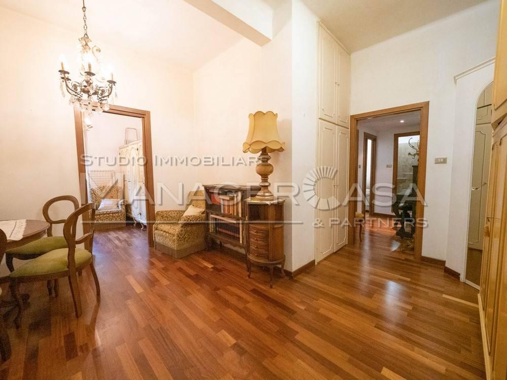 3 rooms Apartment in Genoa, Italy No. 35087