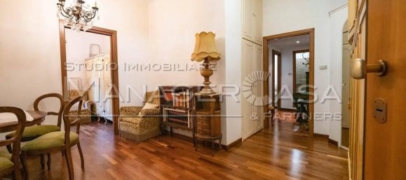 3 rooms Apartment in Genoa, Italy No. 35087 3