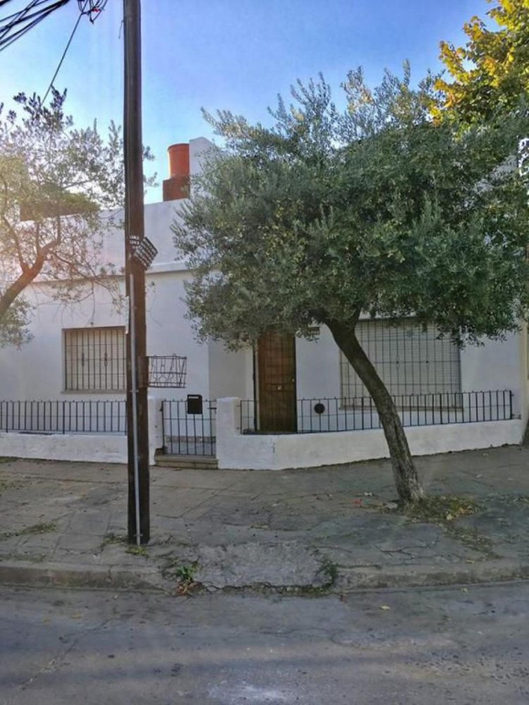 3 Schlafzimmer Haus in Tres de Febrero, Argentina, Nr. 74376