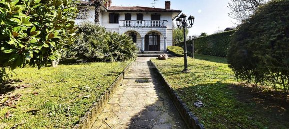 6 rooms Villa in Cesano Maderno, Italy No. 210568 3