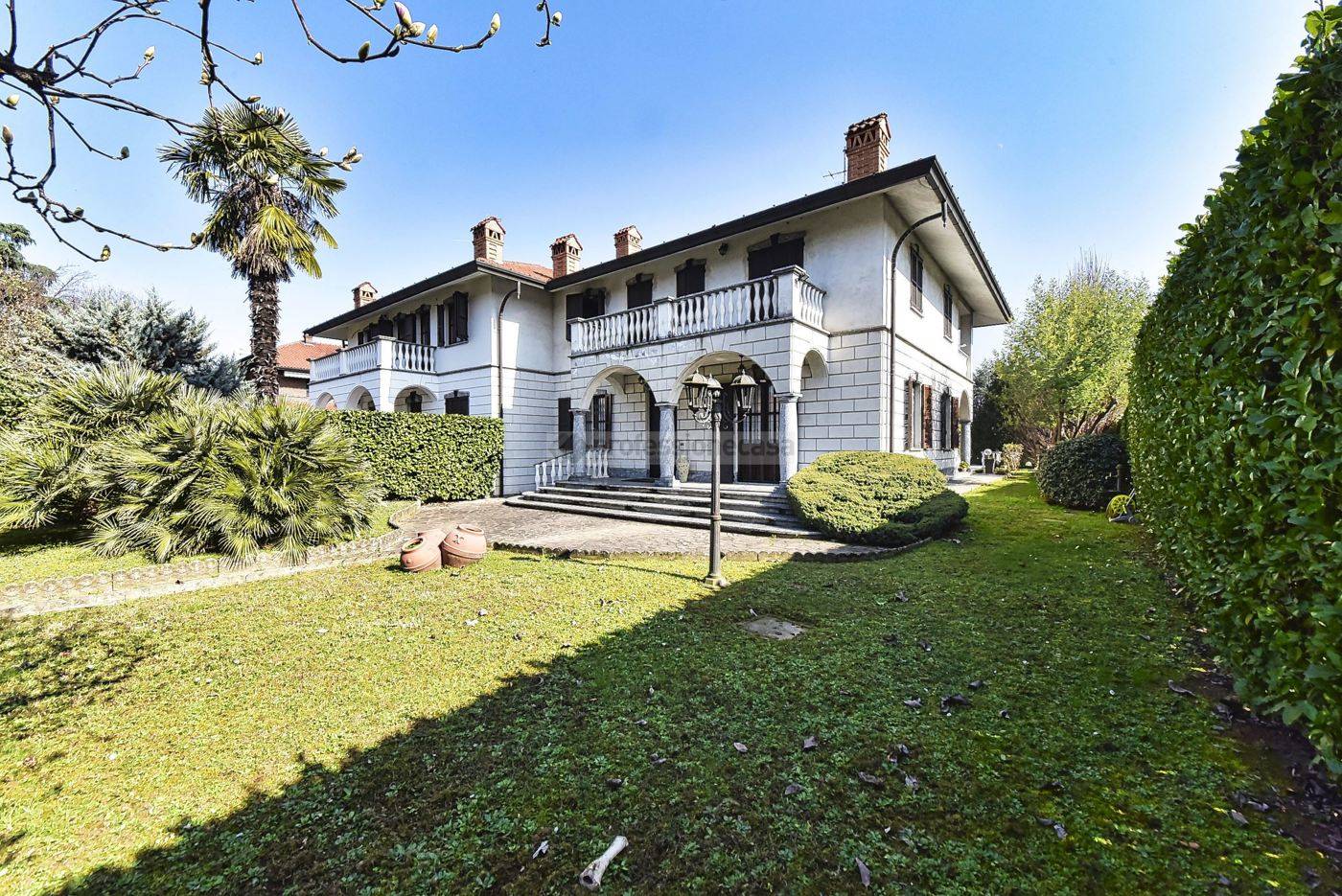 6 rooms Villa in Cesano Maderno, Italy No. 210568