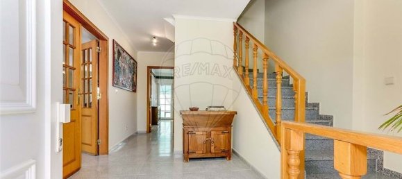 4 bedrooms Villa in Rio de Mouro, Portugal No. 31455 3