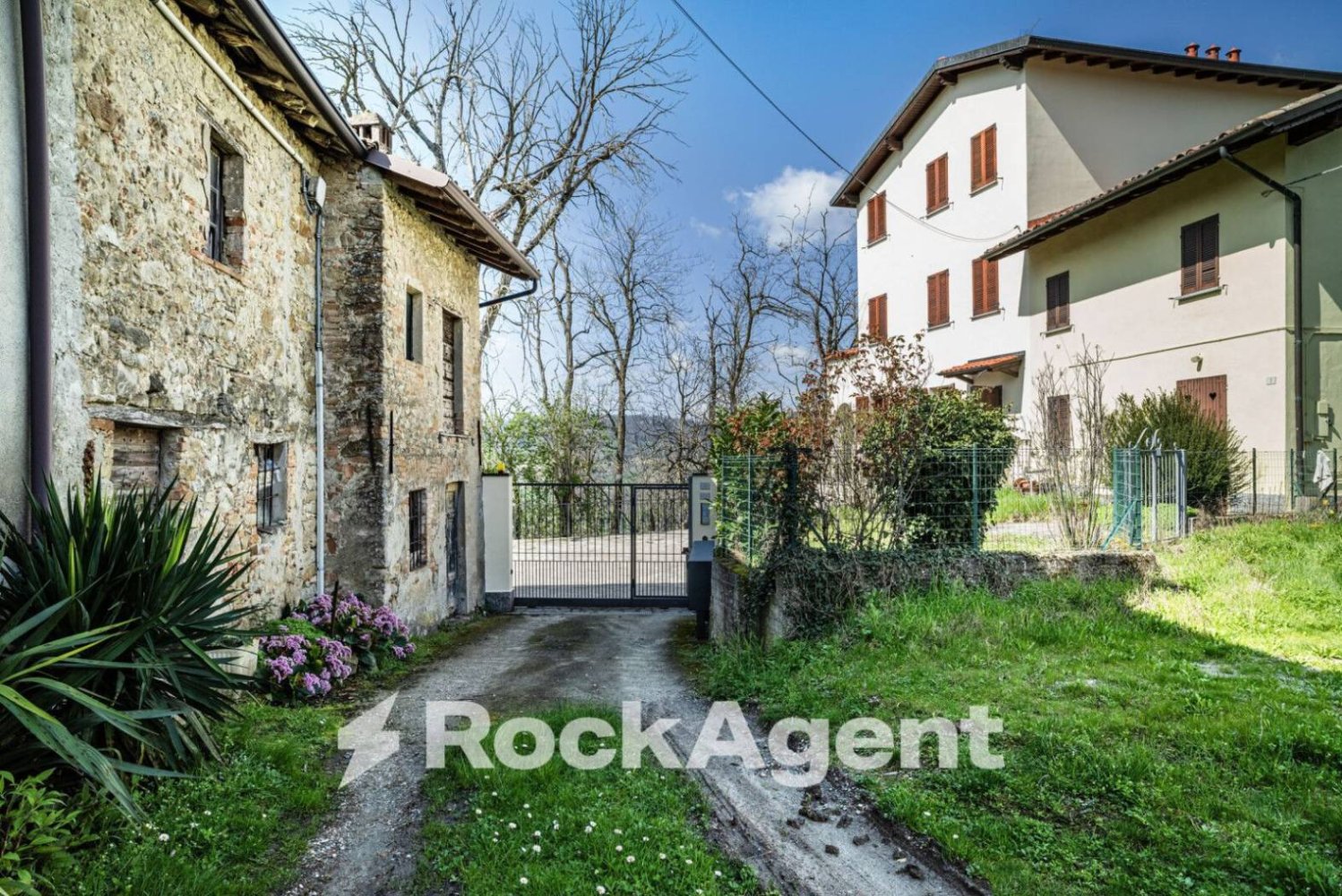 1 bedroom Apartment in Montesegale, Italy No. 285795