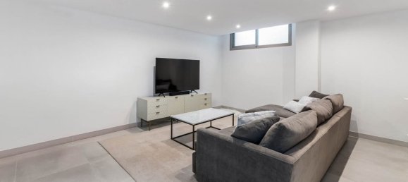 3 bedrooms Villa in Marbella, Spain No. 180805 17