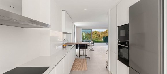 3 bedrooms Villa in Marbella, Spain No. 180805 9