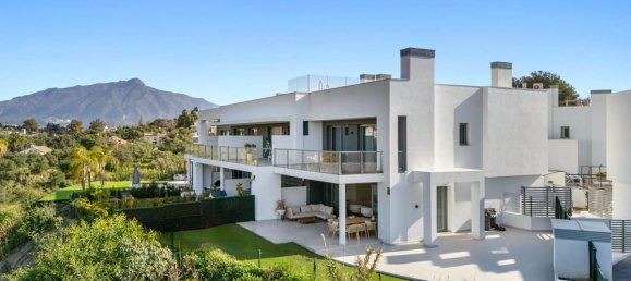 3 bedrooms Villa in Marbella, Spain No. 180805 38