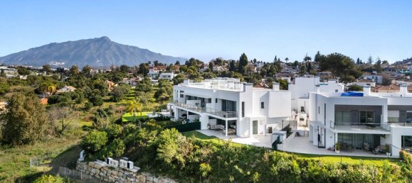 3 bedrooms Villa in Marbella, Spain No. 180805 3