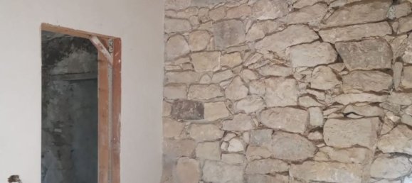 4 rooms House in Roccamorice, Italy No. 16488 9