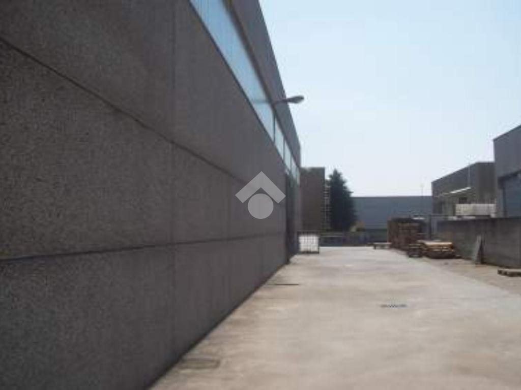 Склад с 1 комнатой в Бусто Гарольфо, Италия № 86452