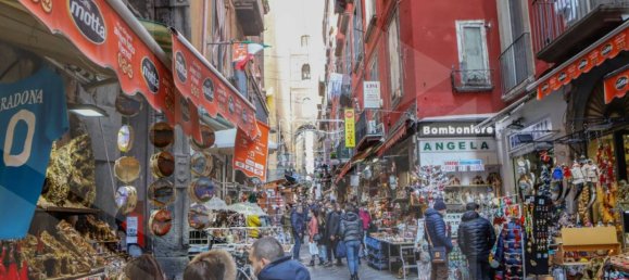 2 rooms Building in Naples, Italy No. 28328 5