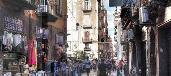 2 rooms Building in Naples, Italy No. 28328 2