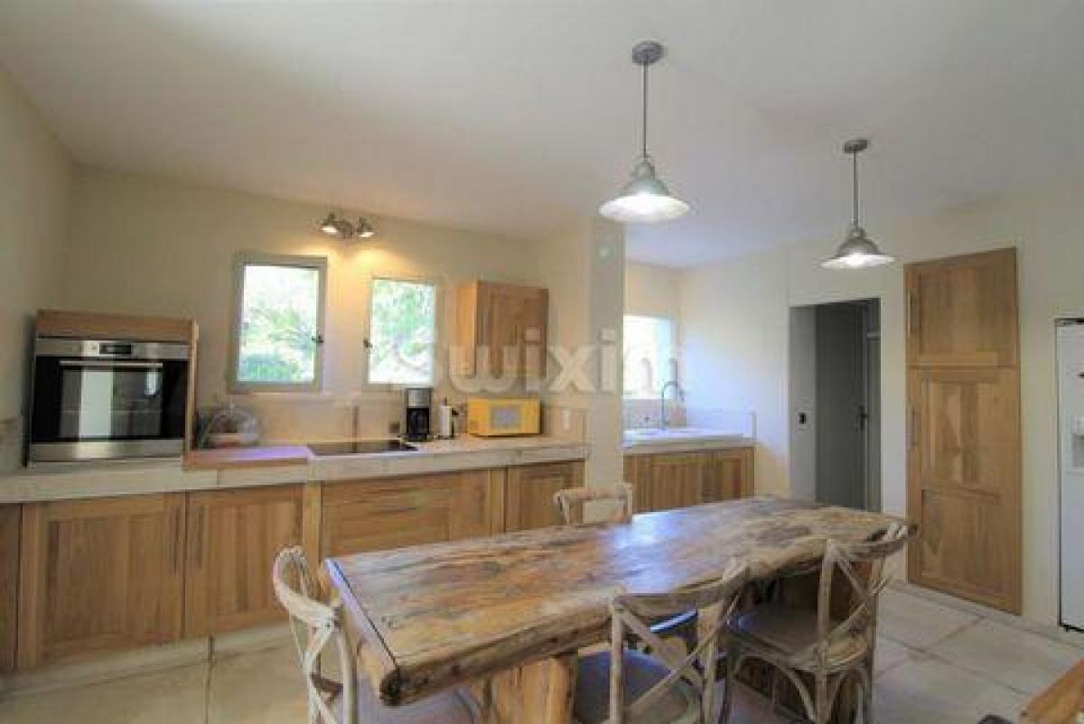 4 bedrooms Shop in Arles, France No. 17122