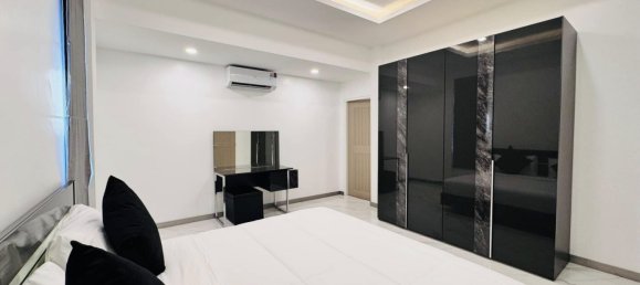 4 bedrooms House in Pattaya, Thailand No. 26682 27