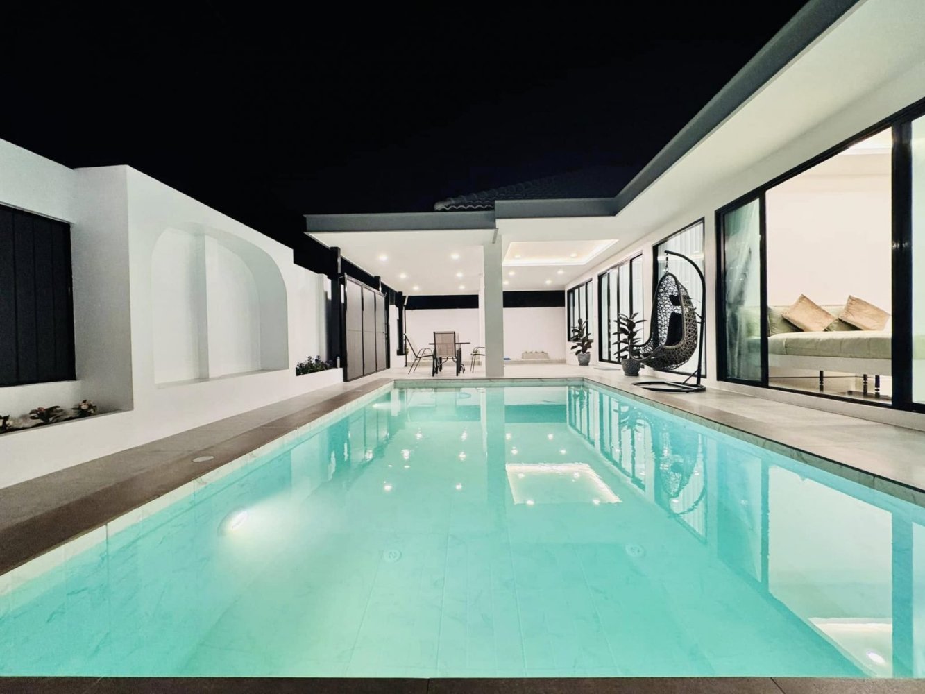 4 bedrooms House in Pattaya, Thailand No. 26682