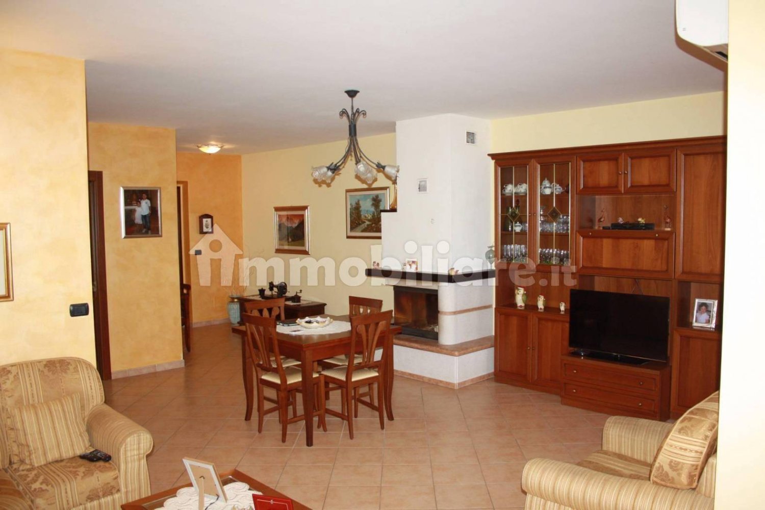 3 bedrooms House in Pioraco, Italy No. 143270