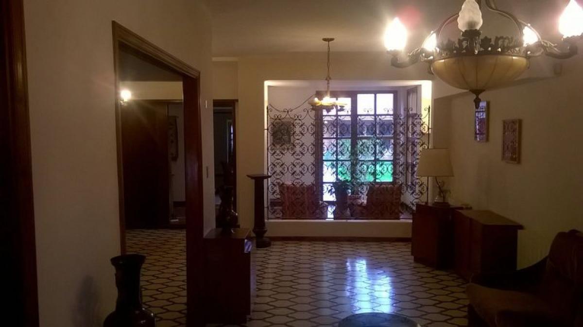 4 bedrooms House in Mar del Plata, Argentina No. 83559