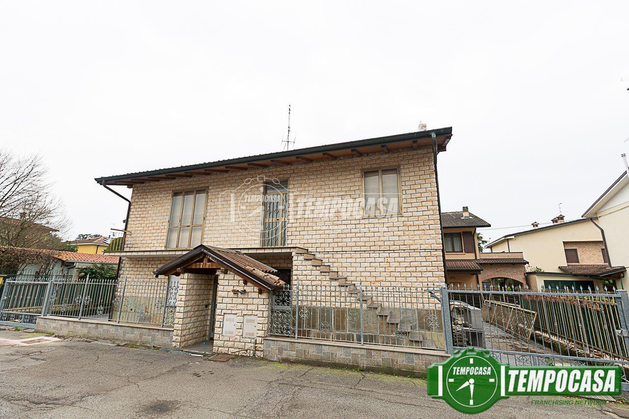 4 rooms Villa in Casalpusterlengo, Italy No. 11604