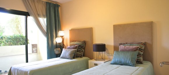 Apartamento de 2 dormitorios en Marbella, Spain No. 9949 3