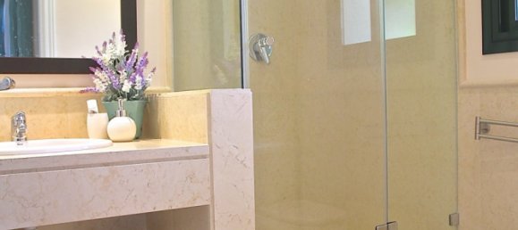 Apartamento de 2 dormitorios en Marbella, Spain No. 9949 2