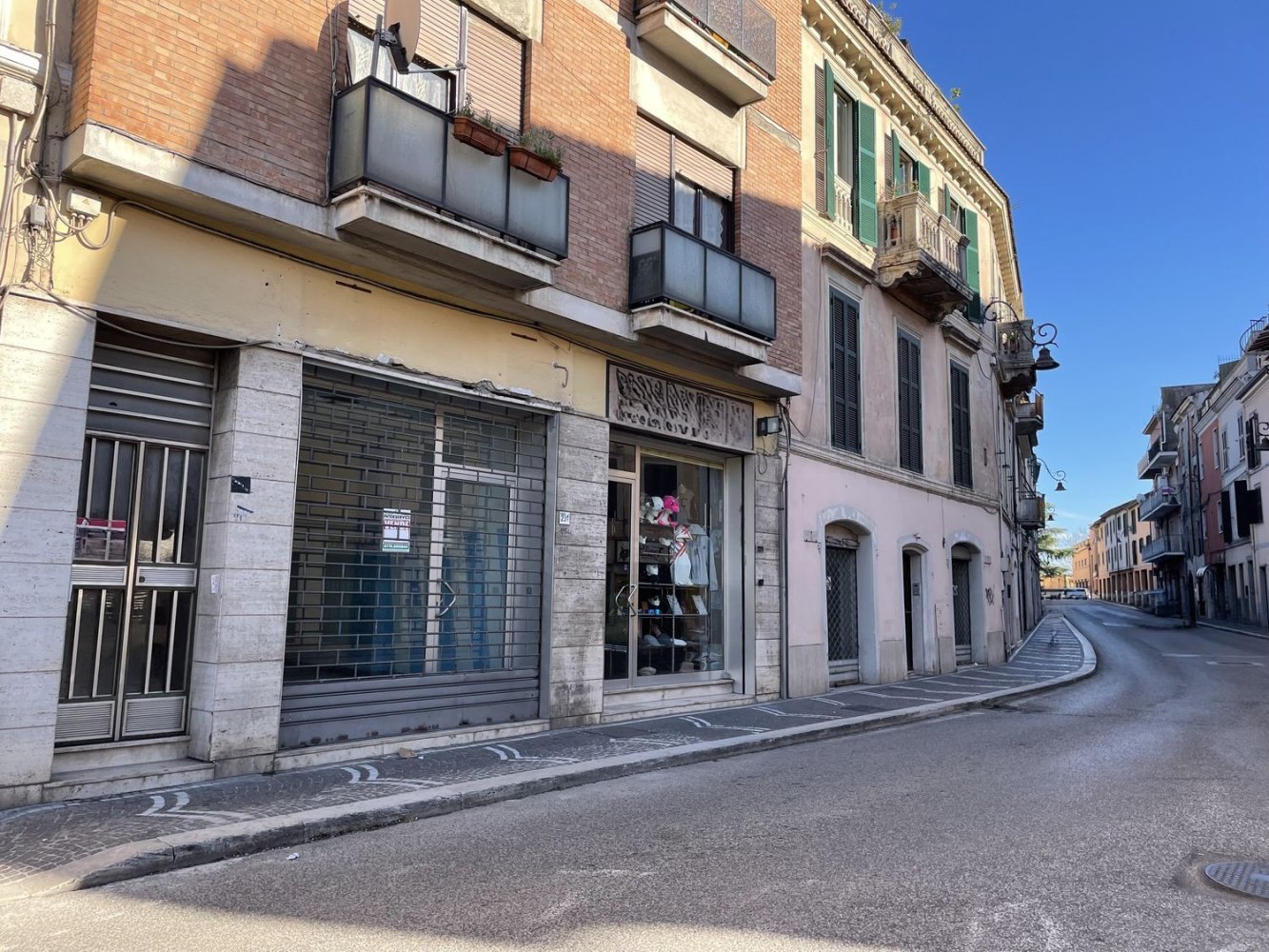 Imóvel comercial em Frosinone, Italy 65 m² N.º 91380