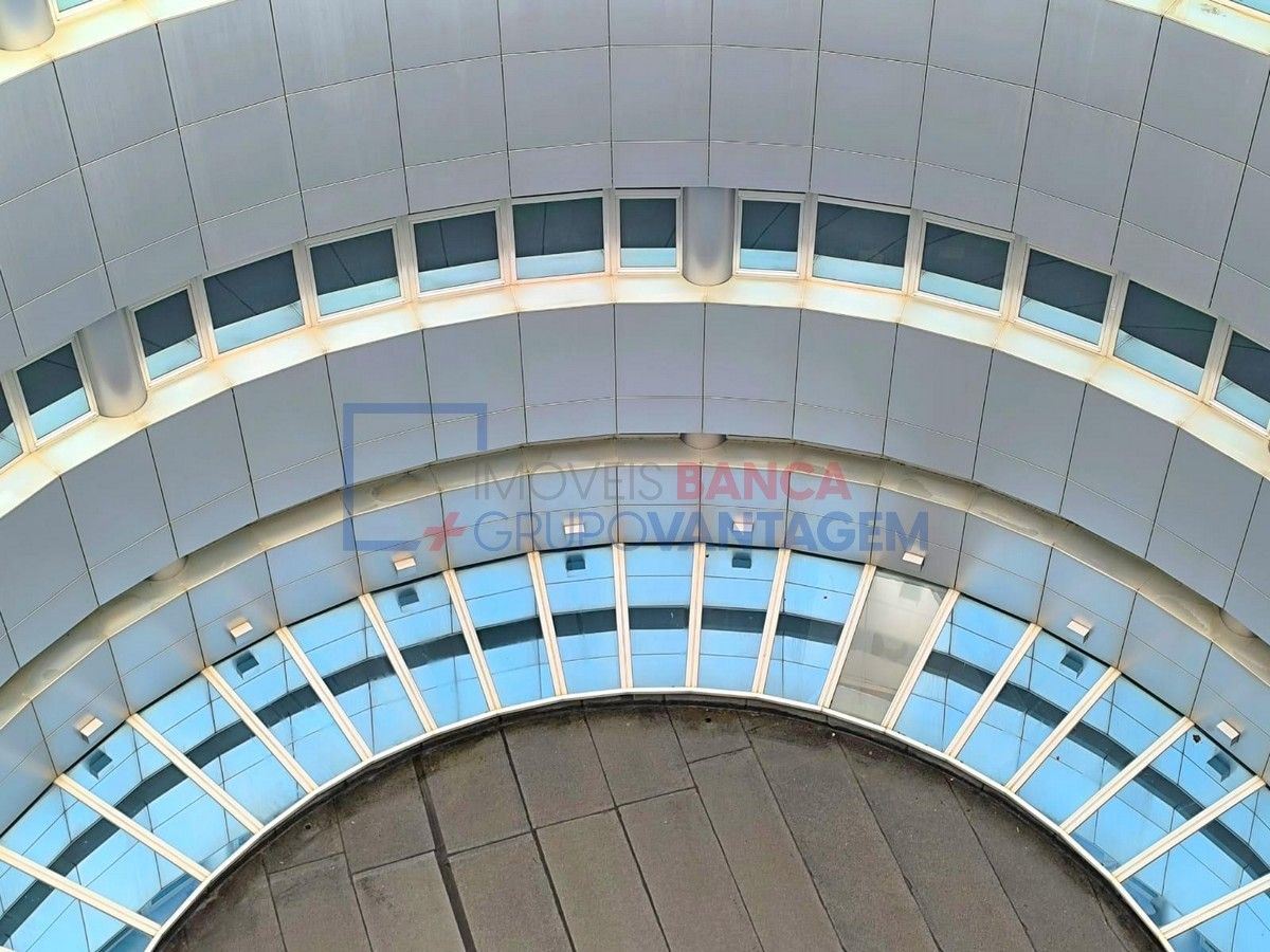 Bâtiment à Oeiras, Portugal 7351m² No. 72204