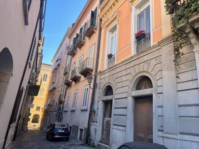 5 rooms Apartment in Benevento, Italy No. 345741
