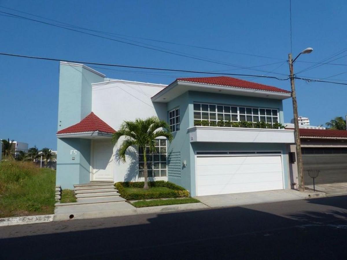 Casa de 3 dormitorios en Veracruz, Mexico No. 210806