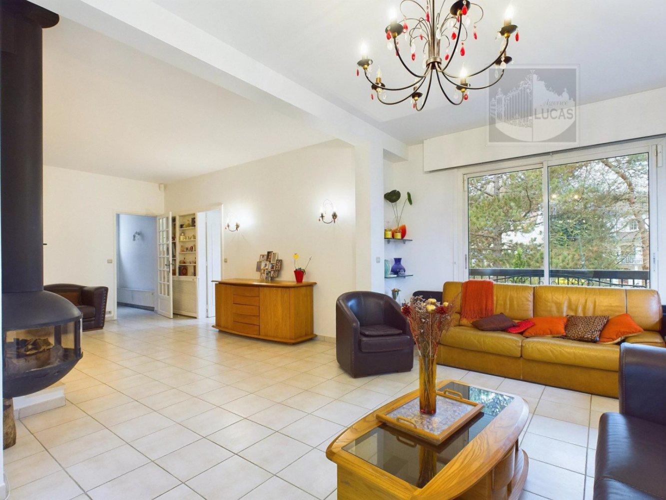 5 bedrooms Villa in Verrieres-le-Buisson, France No. 165447