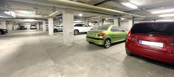 Parking à Favoriten, Austria No. 122388 9