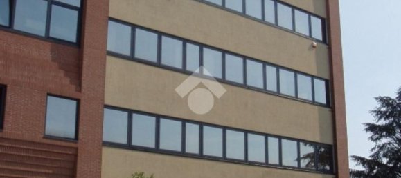 100m² Office in Bologna, Italy No. 153062 2