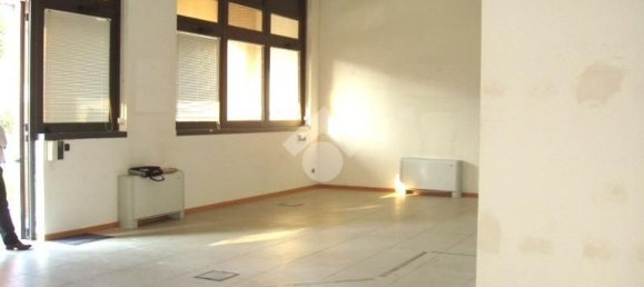100m² Office in Bologna, Italy No. 153062 3