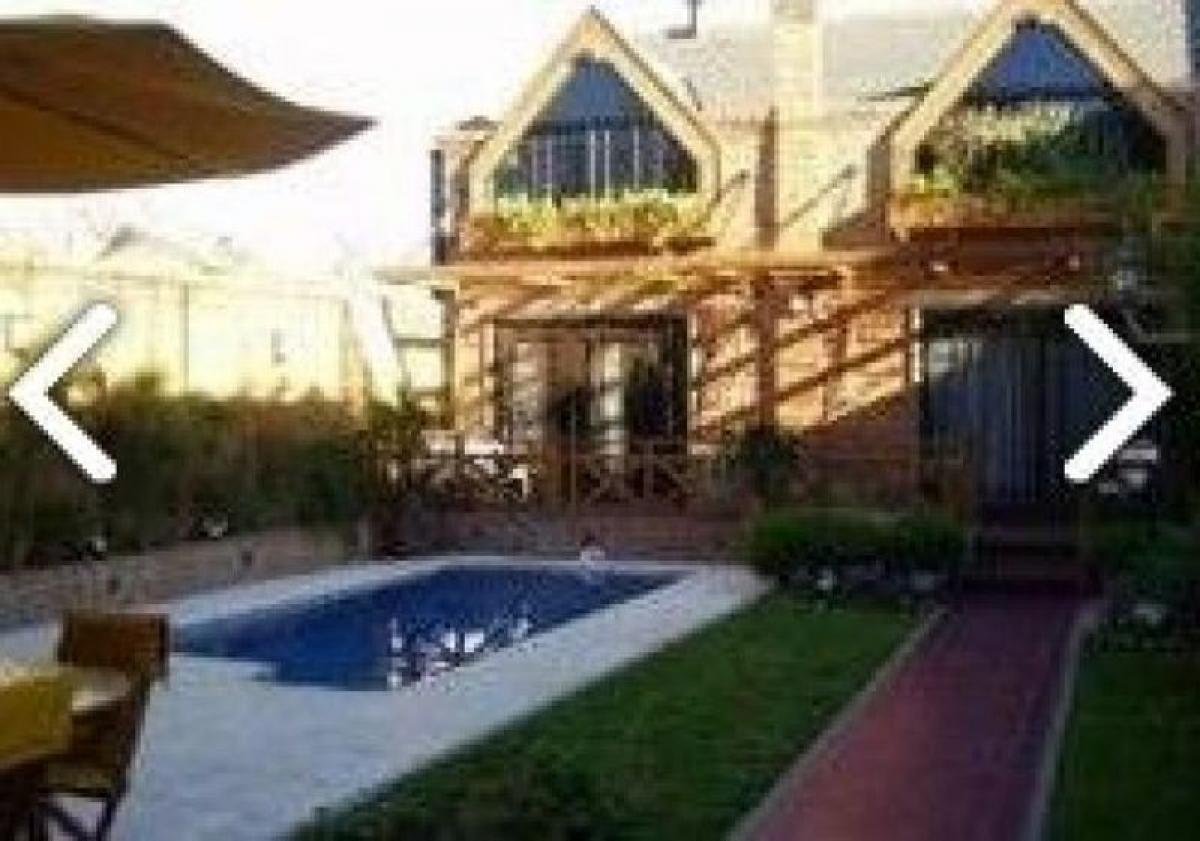 4 bedrooms House in Almirante Brown, Argentina No. 85449
