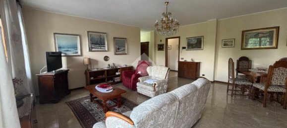 4-salle Appartement à Osio Sotto, Italy No. 273734 2