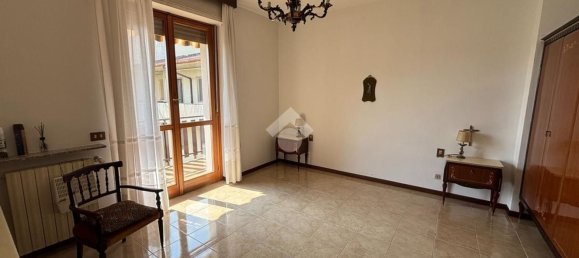 4-salle Appartement à Osio Sotto, Italy No. 273734 11