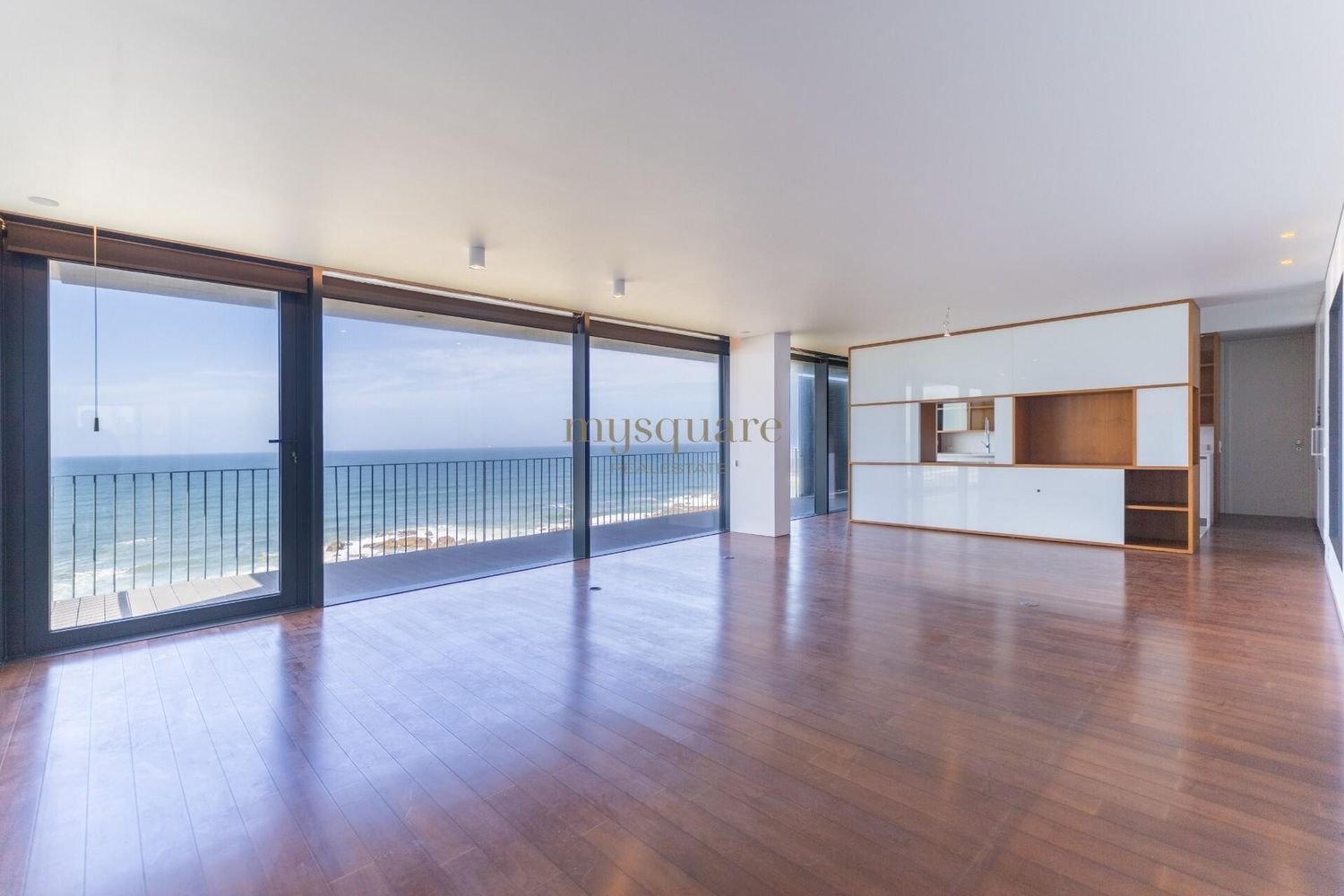 Дуплекс с 5 спальнями в Вила Нова ди Гая, Португалия № 291072