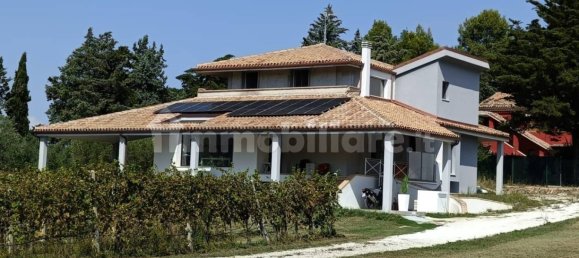 3 Schlafzimmer Villa in Jesi, Italy, Nr. 371045 3