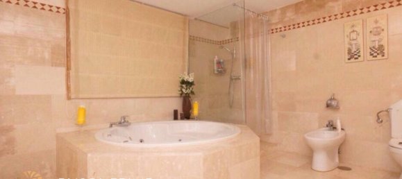 4 bedrooms Apartment in Marbella, Spain No. 5390 13